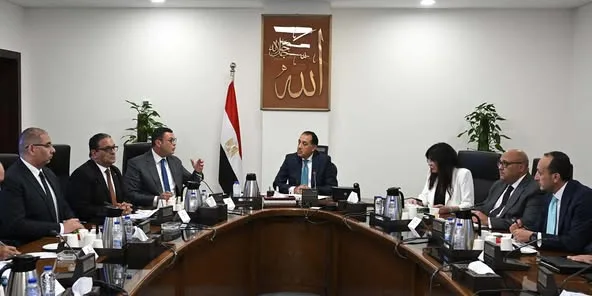 مدبولي يشرف على تسليم وحدات سكنية للموظفين المنقولين للعاصمة الإدارية ويخصص آلاف الوحدات في R3. مدبولي يشرف على تسليم وحدات سكنية للموظفين المنقولين للعاصمة الإدارية ويخصص آلاف الوحدات في R3.