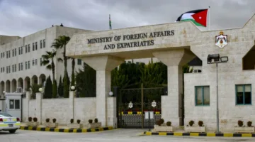 الخارجية الأردنية تنبه من عودة الاحتلال لمشروع الاستيطان “E1” شرق القدس.