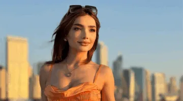 راقصة الباليه السورية يارا خضير تتأثر وتبكي خلال بث مباشر وتوجه نداءً لأهالي السويداء