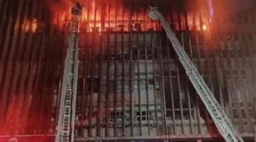 بعد الحريق… فريق من النيابة الإدارية يقوم بإجراء فحص شامل لسنترال رمسيس الرئيسي ومبنى الاتصالات الدولية.