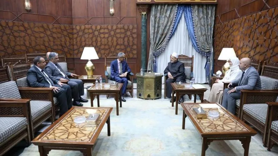 شيخ الأزهر يطالب بإنشاء منهج موحد للغة العربية والتاريخ يُدرَّس في جميع الدول العربية