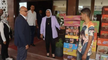 محافظ القليوبية يتفاعل مع شاب ويقدم له مساعدة لمشروعه الصغير