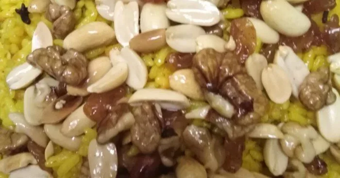 وصفة بسيطة: كيفية تحضير الأرز البسمتي مع الخلطة والمكسرات في البيت