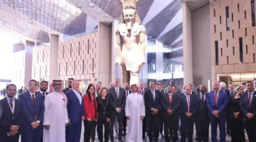 وزير البترول والثروة المعدنية يقوم بجولة خاصة للضيوف البارزين في المتحف المصري الكبير