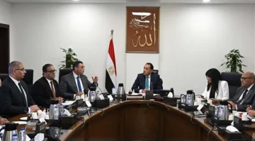 رئيس الوزراء يتابع تقدم تسليم الوحدات السكنية للموظفين المنقولين إلى العاصمة الإدارية الجديدة.