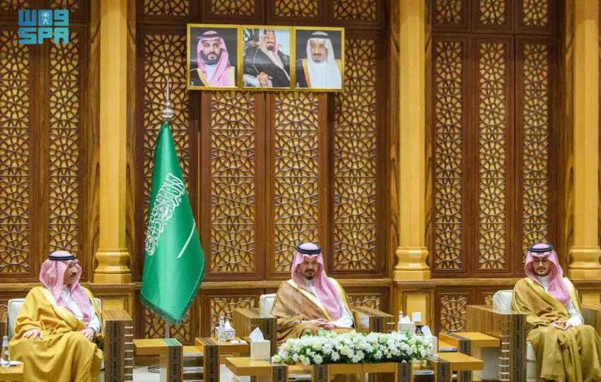أمير المدينة المنورة يستقبل نائب وزير الداخلية ووكلاء إمارات المناطق أمير المدينة المنورة يستقبل نائب وزير الداخلية ووكلاء إمارات المناطق