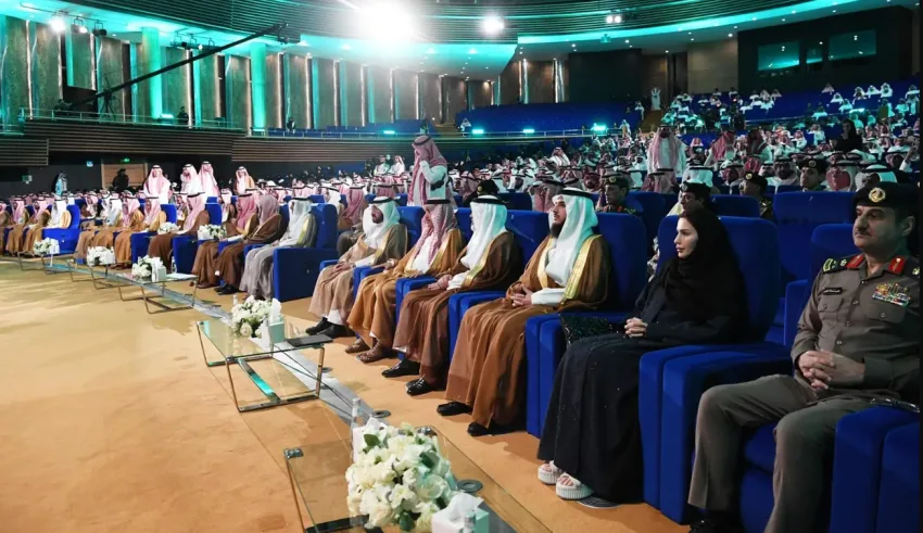 محور الجلسة الرئيسية في ملتقى إمارات المناطق بالمدينة: تنمية المدن والتنمية المحلية