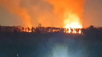 محافظ القليوبية ورئيس الأمن يراقبان جهود إطفاء حريق الخانكة