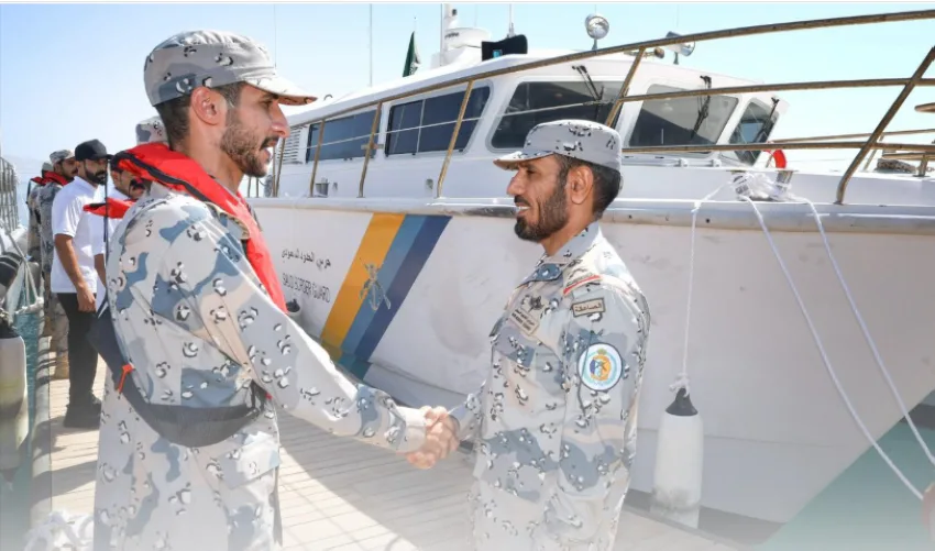 مدير حرس الحدود يطلع على الأقسام والوحدات البرية والبحرية في منطقة تبوك