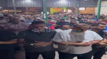 في لحظة مؤثرة.. الآلاف يودّعون جثمان ميمي عبد الرازق في بورسعيد (فيديو وصور)