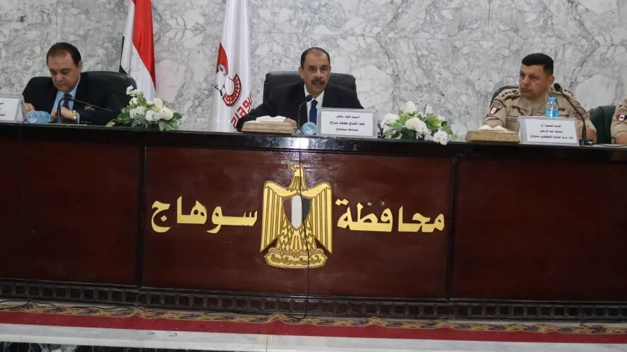 محافظ سوهاج يرأس اجتماعًا لمناقشة تقدم مشروعات مبادرة “حياة كريمة” الرئاسية محافظ سوهاج يرأس اجتماعًا لمناقشة تقدم مشروعات مبادرة “حياة كريمة” الرئاسية