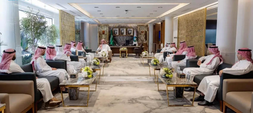 أمين منطقة الرياض يجتمع بعدد من المكاتب الهندسية