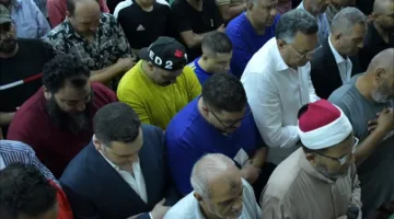 ما العلاقة بينك وبين الله: أقباط ومسلمو بورسعيد يودعون الكابتن ميمي عبد الرازق