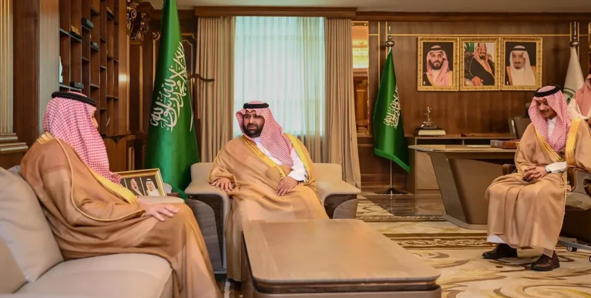 أمير منطقة جازان يلتقي برئيس الهيئة المعنية بالرقابة ومكافحة الفساد