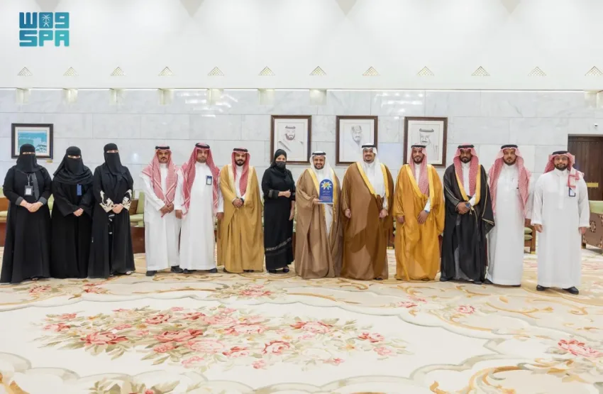 نائب أمير الرياض يلتقي مدير عام فرع وزارة الموارد البشرية والتنمية الاجتماعية في المنطقة نائب أمير الرياض يلتقي مدير عام فرع وزارة الموارد البشرية والتنمية الاجتماعية في المنطقة