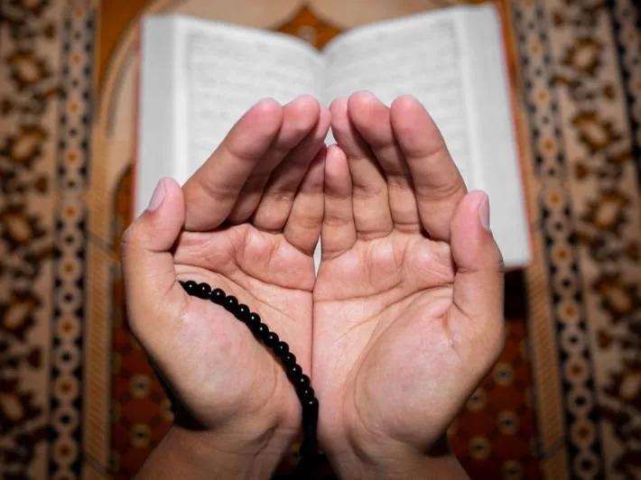 “اللهم احفظنا من أعباء الحياة” … دعاء يبعث الطمأنينة في القلب | كرره الآن