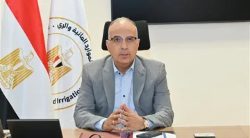 وزير الموارد المائية يتناول مجموعة من النماذج والمقترحات لتحسين واجهات المدن على ضفاف النيل