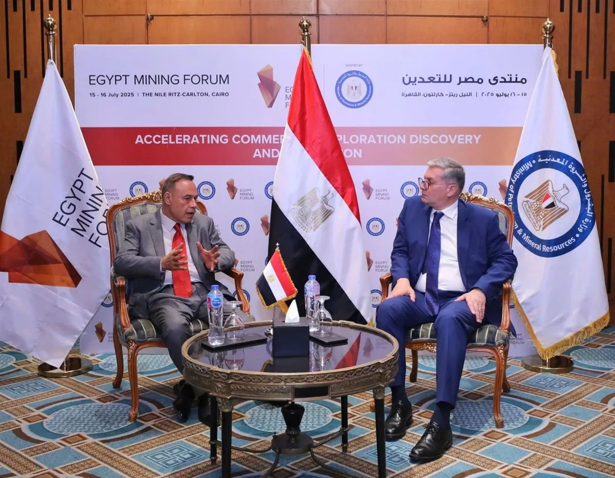 بدوي يجتمع برئيس شركة مناجم النوبة لمناقشة أمور الشركة بدوي يجتمع برئيس شركة مناجم النوبة لمناقشة أمور الشركة