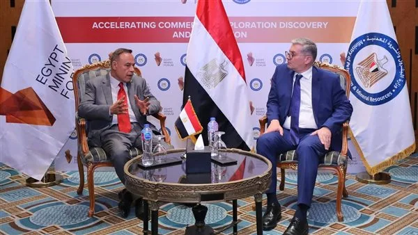 وزير البترول يناقش مع رئيس “مناجم النوبة” استراتيجيات زيادة إنتاج الذهب والموارد التعدينية. وزير البترول يناقش مع رئيس “مناجم النوبة” استراتيجيات زيادة إنتاج الذهب والموارد التعدينية.