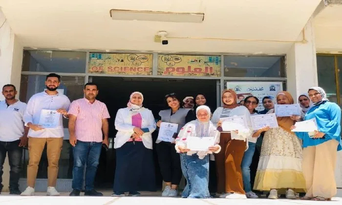 جنوب الوادي للعلوم تقيم ورشة عمل عن “التراكيب الكيميائية التجميلية للعناية بالبشرة والشعر”