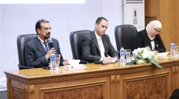 نائب وزير الصحة يستمع لمطالب مقدمي خدمات الرعاية الصحية الشباب ويوجه بتلبيتها.