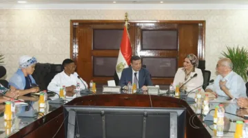 وزير الزراعة يتفاوض مع وفد من نقابة العاملين في البنوك والتأمينات بجنوب أفريقيا حول فرص التعاون المشترك