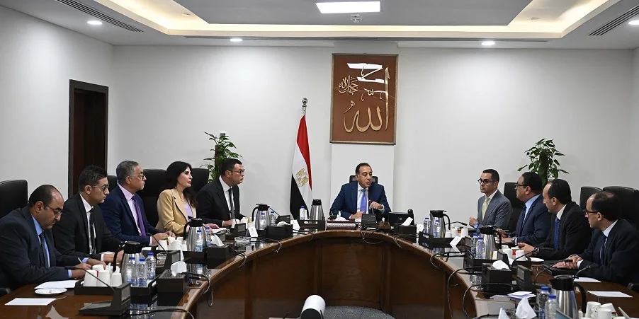 الحكومة تعرض العناصر الرئيسية للنسخة النهائية من مشروع قانون المناطق المالية والتجارية المركزية.