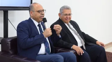 وزير العمل يوزع شهادات التدريب المهني لخريجي قسم الجغرافيا بالتعاون مع جامعة بدر