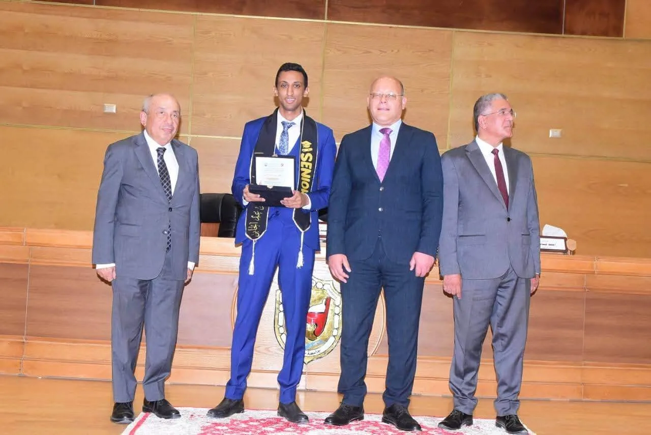 نقيب المهندسين يحضر مراسم تخرج دفعة جديدة من كليه الهندسة في جامعة سوهاج نقيب المهندسين يحضر مراسم تخرج دفعة جديدة من كليه الهندسة في جامعة سوهاج