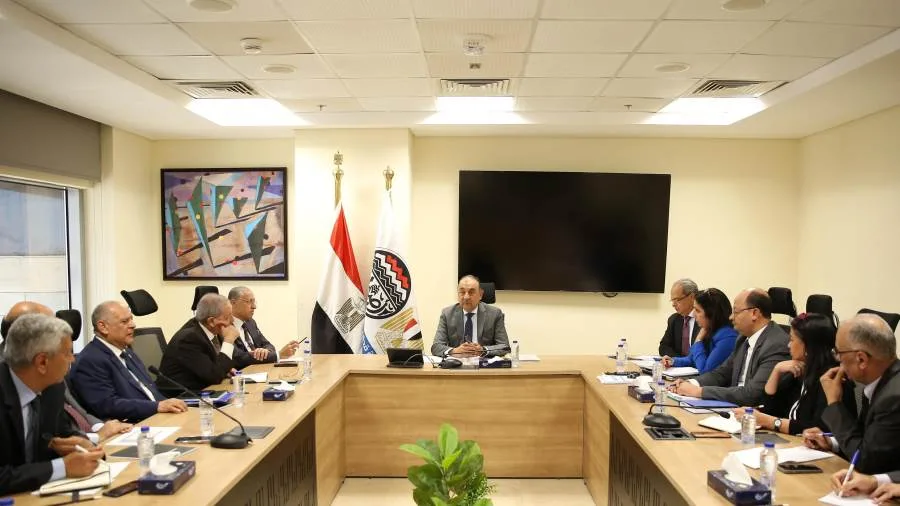 الشيمي: تعزيز بيئة عمل آمنة والالتزام بالصيانة الدورية، مع تطبيق معايير جودة وحوكمة رفيعة لتحقيق الاستدامة. الشيمي: تعزيز بيئة عمل آمنة والالتزام بالصيانة الدورية، مع تطبيق معايير جودة وحوكمة رفيعة لتحقيق الاستدامة.