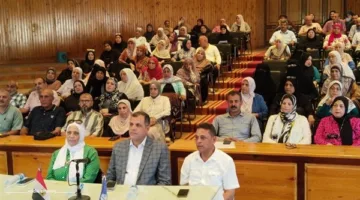 مدير تعليم دمياط يراقب ورش العمل المكثفة لمعلمي العربية