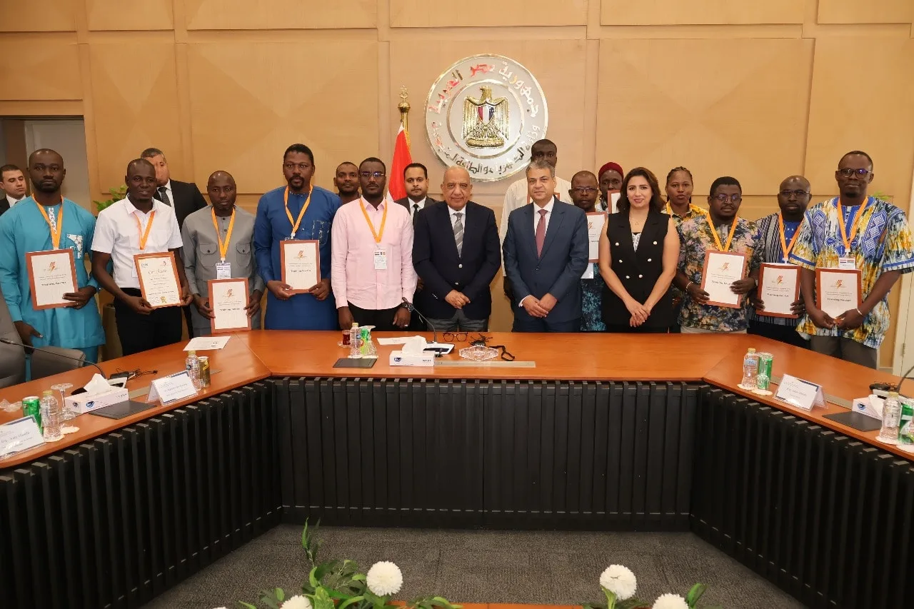 وزير الكهرباء يشارك في حفل تخريج 31 متدربًا من إفريقيا في مجالات SCADA والهيدروجين منخفض الكربون