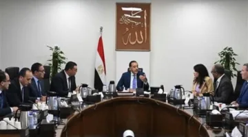 رئيس الوزراء يراقب تنفيذ خطة محطات تحلية مياه الساحل الشمالي الغربي