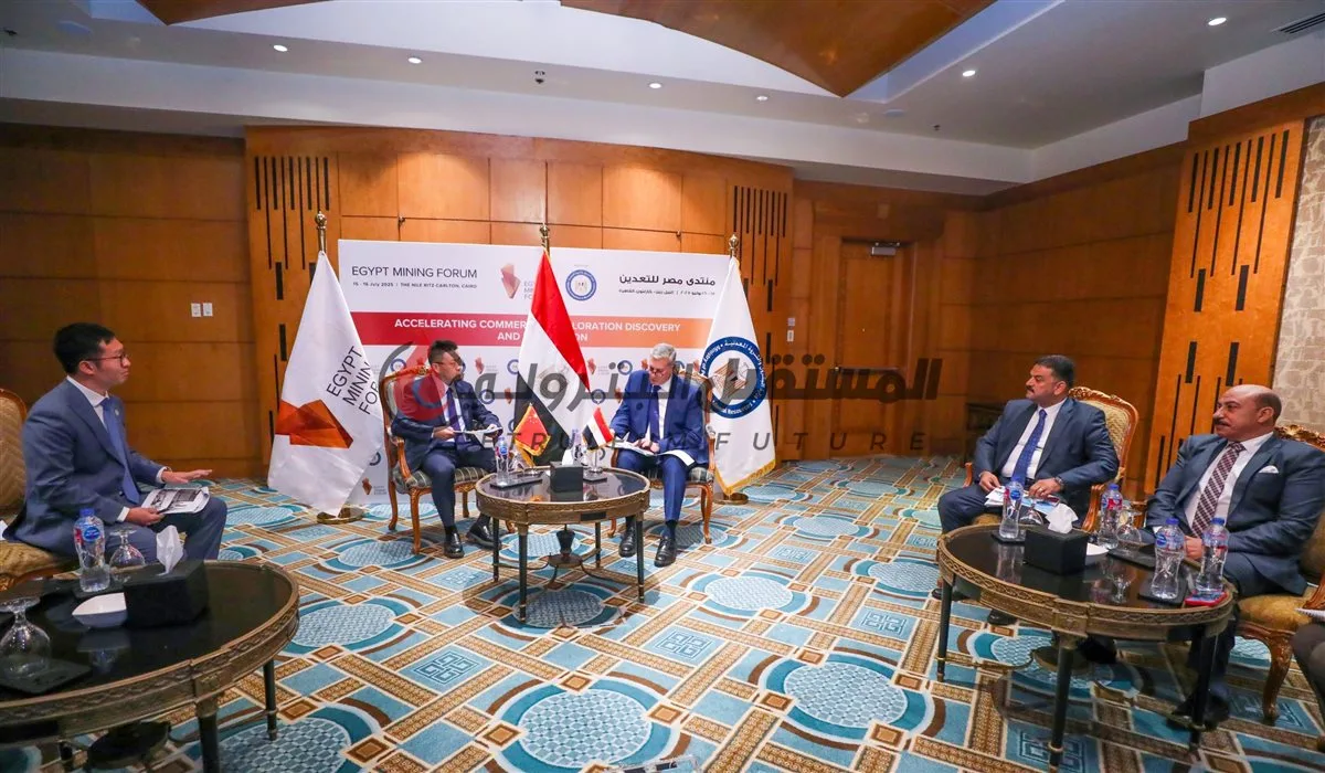 وزير البترول يجتمع بوفد شركة “آسيا بوتاش” الصينية لاستكشاف فرص الاستثمار في صناعة التعدين المصرية. وزير البترول يجتمع بوفد شركة “آسيا بوتاش” الصينية لاستكشاف فرص الاستثمار في صناعة التعدين المصرية.