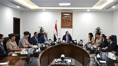 رئيس الوزراء يراقب خطوات تنفيذ مشروع «مبنى 4» في مطار القاهرة الدولي رئيس الوزراء يراقب خطوات تنفيذ مشروع «مبنى 4» في مطار القاهرة الدولي