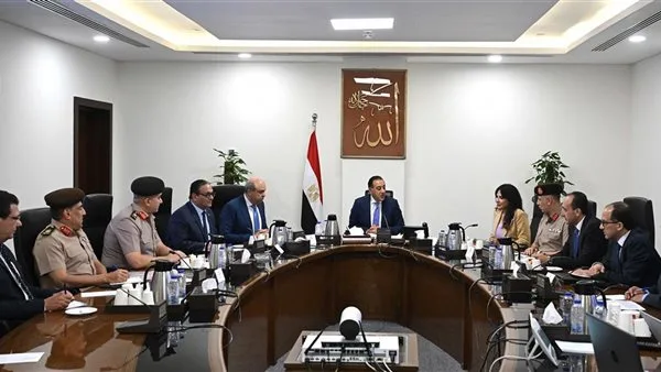رئيس الوزراء يراقب خطوات تنفيذ مشروع “مبنى 4” في مطار القاهرة الدولي رئيس الوزراء يراقب خطوات تنفيذ مشروع “مبنى 4” في مطار القاهرة الدولي