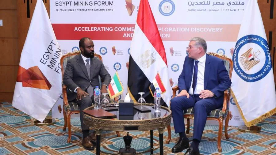 وزير البترول يجري محادثات مع وزير المناجم والموارد الهيدروكربونية في غينيا الاستوائية