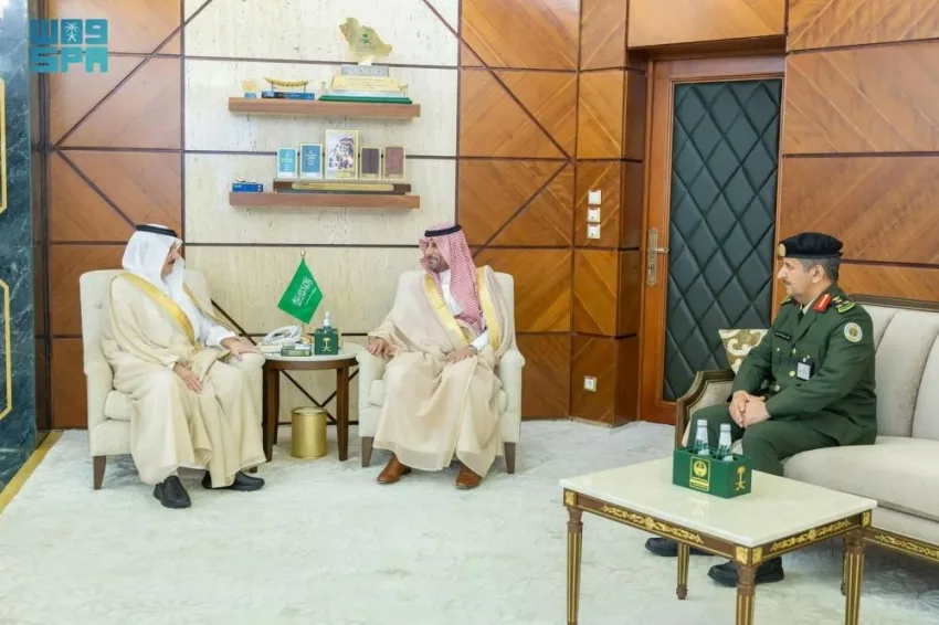 أمير المنطقة الشرقية يلتقي بمدير السجون بمناسبة تعيينه الجديد أمير المنطقة الشرقية يلتقي بمدير السجون بمناسبة تعيينه الجديد