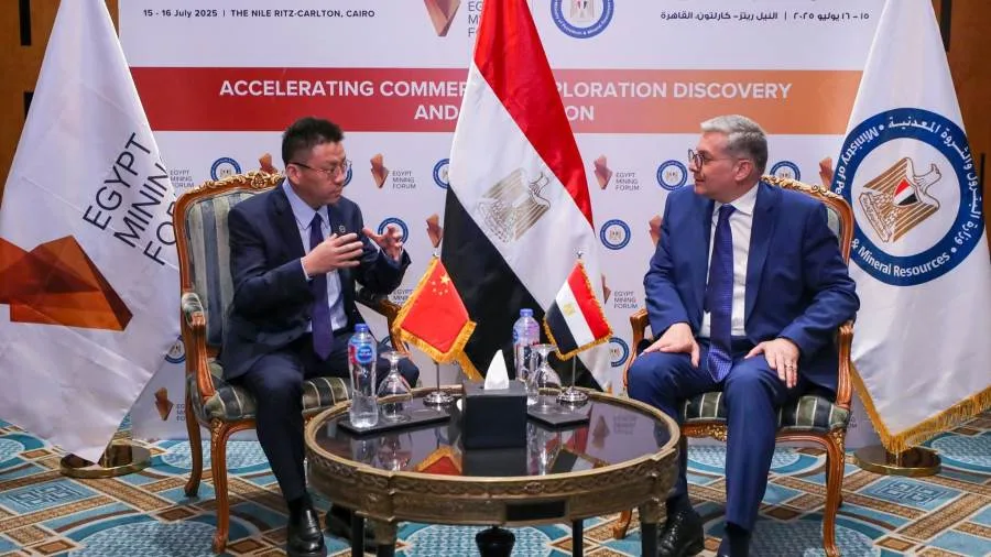 وزير البترول يجتمع مع وفد شركة “آسيا بوتاش” الصينية لاستكشاف فرص الاستثمار في مجال التعدين وزير البترول يجتمع مع وفد شركة “آسيا بوتاش” الصينية لاستكشاف فرص الاستثمار في مجال التعدين