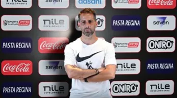 توجيهات خاصة من فيريرا للاعبي الزمالك خلال تمرين الفريق في العاصمة الإدارية