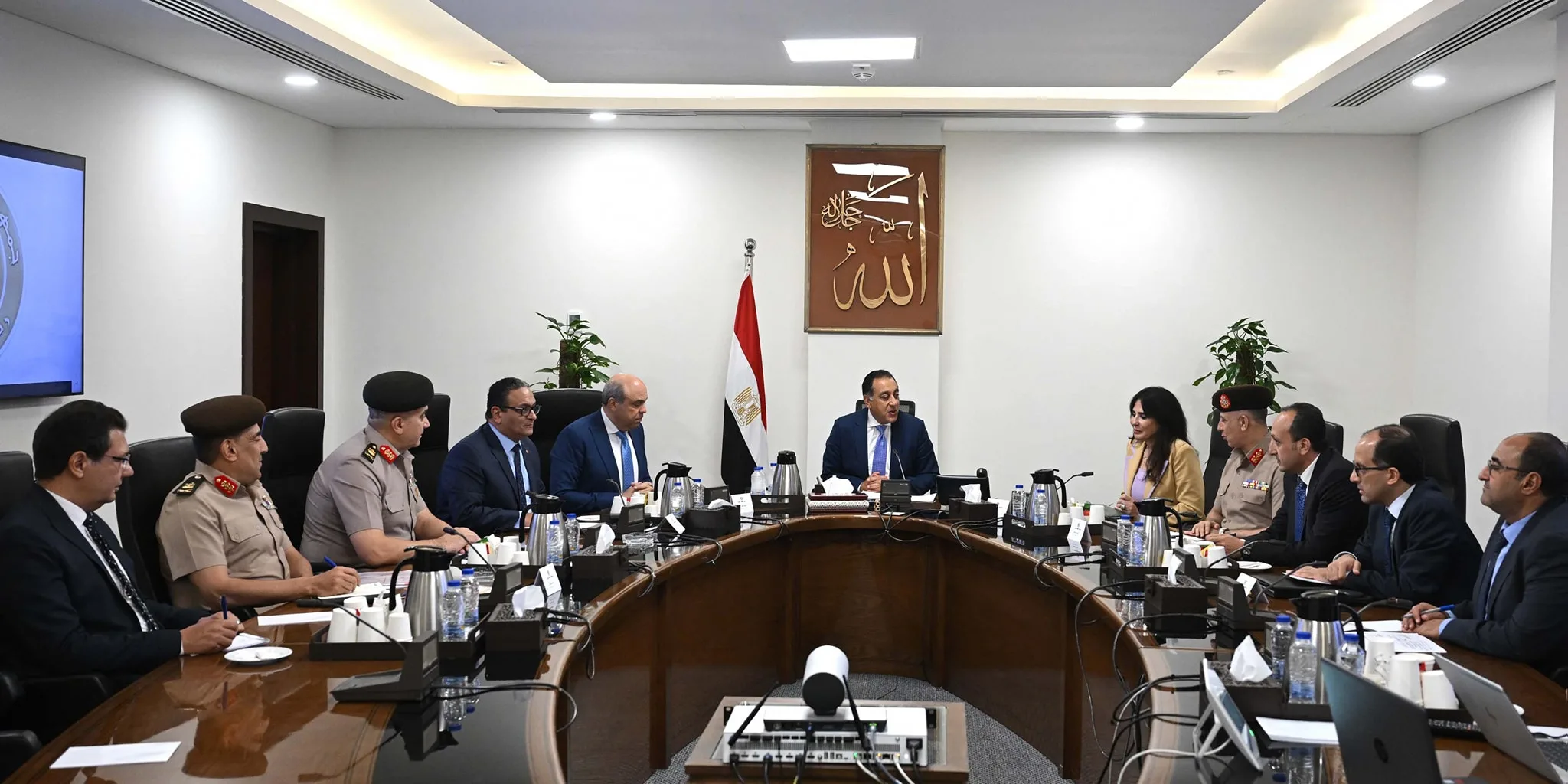 رئيس الوزراء يراقب خطوات تنفيذ مشروع “مبنى 4” في مطار القاهرة الدولي