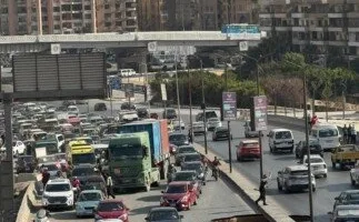 انهيار أرضي على محور الأوتوستراد نتيجة تسرب المياه