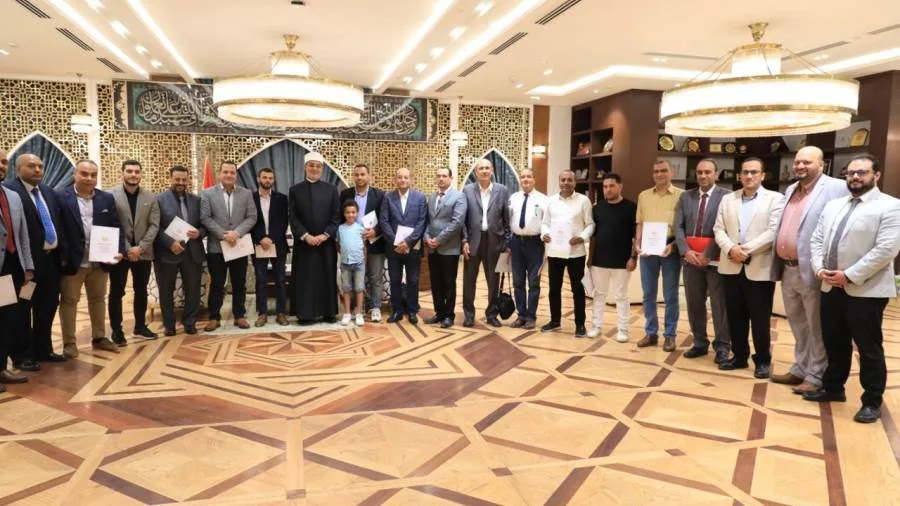 مفتي الجمهورية يلتقي صحفيين مختصين في الشؤون الدينية ويشدد على دور الإعلام في تعزيز الوعي.