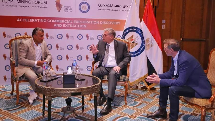 وزير البترول يجتمع برئيس شركة “كابيتال دريلينج” لمناقشة سبل التعاون وتوسيع عمليات الشركة في مصر. وزير البترول يجتمع برئيس شركة “كابيتال دريلينج” لمناقشة سبل التعاون وتوسيع عمليات الشركة في مصر.