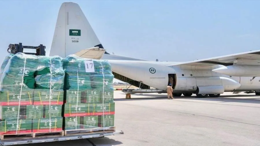 وصول الدفعة الأولى من المساعدات الجوية لإنقاذ السوريين المتأثرين بالحرائق في اللاذقية. وصول الدفعة الأولى من المساعدات الجوية لإنقاذ السوريين المتأثرين بالحرائق في اللاذقية.