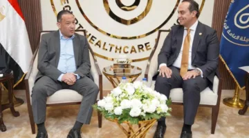 رئيس الهيئة الصحية يجتمع مع المدير التنفيذي لشركة أورانج مصر لبحث سبل تعزيز التعاون في مجالات الاتصالات والتحول الرقمي.
