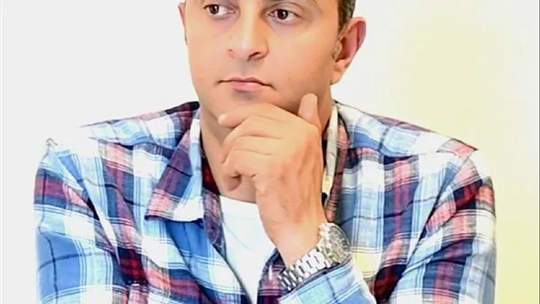 محمد هشام عُبيَّه: الدور الذي لعبته الصحافة في تألقes في كتابة السيناريو.. ومسلسلي الجديد يجسد شوقاً لـ«مهنتنا الأصلية» (مقابلة)