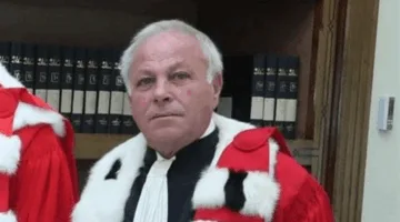 بالفيديو – عويدات يُطالِب البيطار بالتحدي: موقفك غير مُعترف به.. هل مصير ملف المرفأ في خطر؟