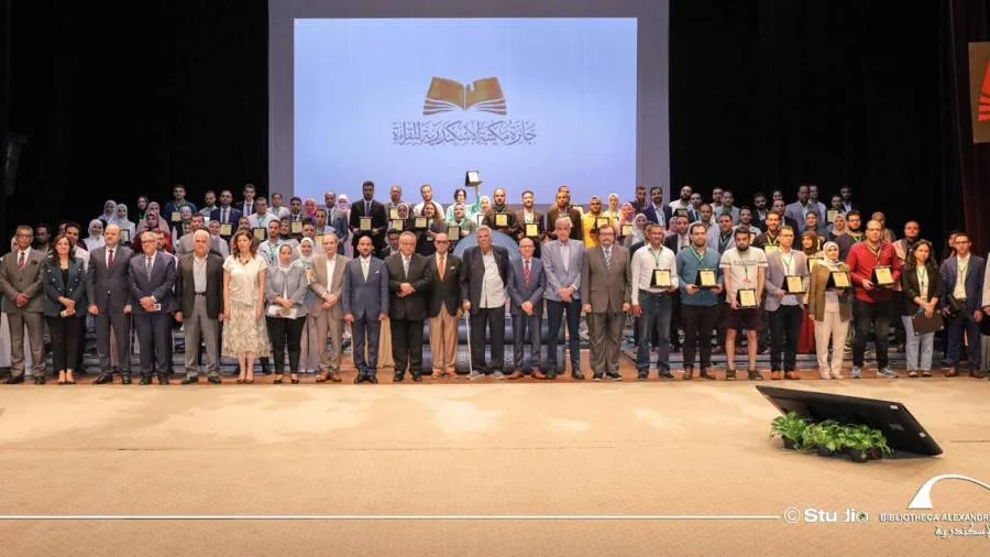 مكتبة الإسكندرية تحتفي بالفائزين بجائزة القراءة في دورتها الأولى خلال معرض الكتاب الدولي مكتبة الإسكندرية تحتفي بالفائزين بجائزة القراءة في دورتها الأولى خلال معرض الكتاب الدولي