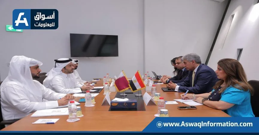 وزير السياحة والآثار يلتقي برئيس هيئة السياحة القطرية لمناقشة تعزيز التعاون السياحي بين الدولتين